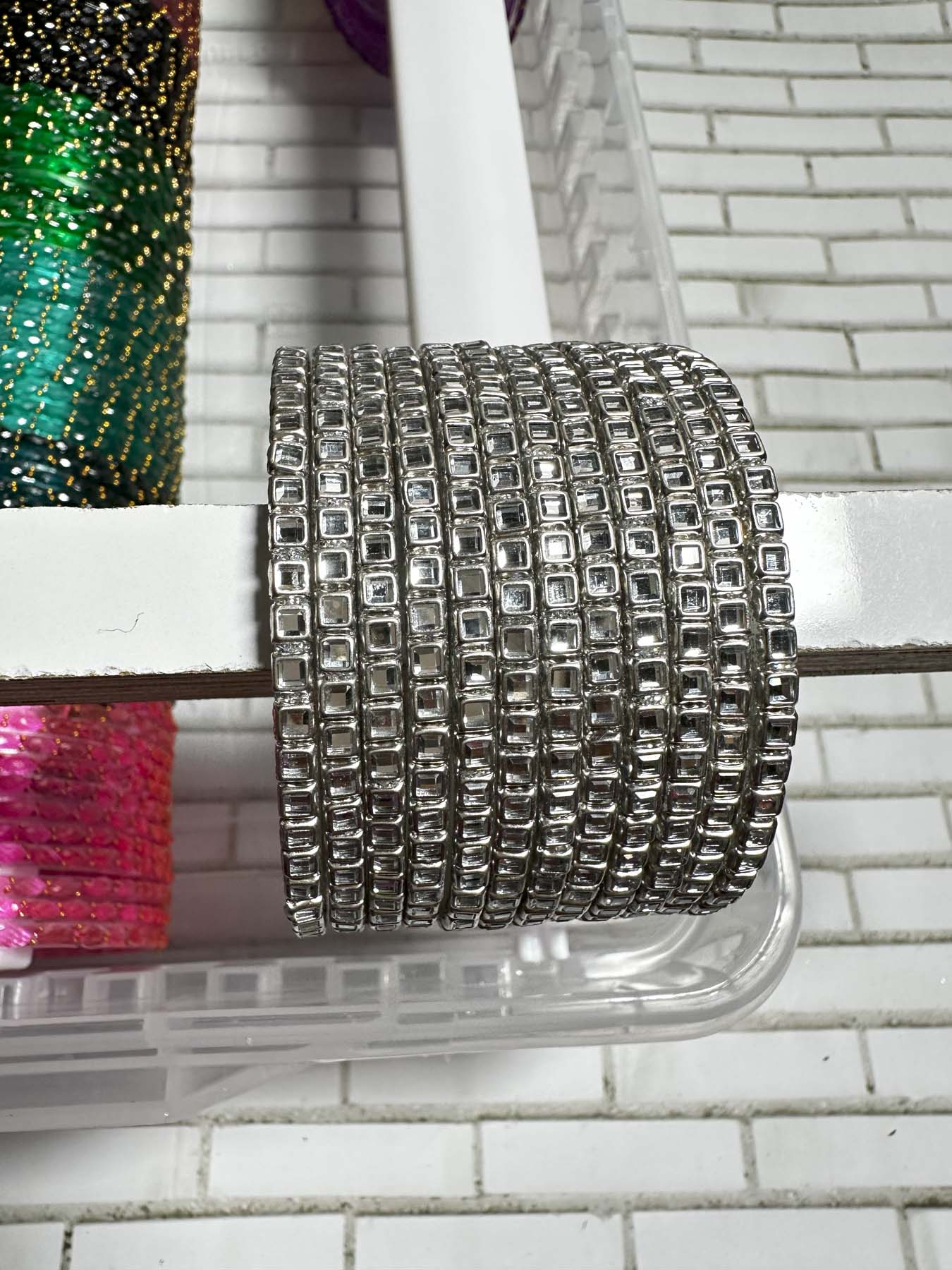 Mixing glass bangles