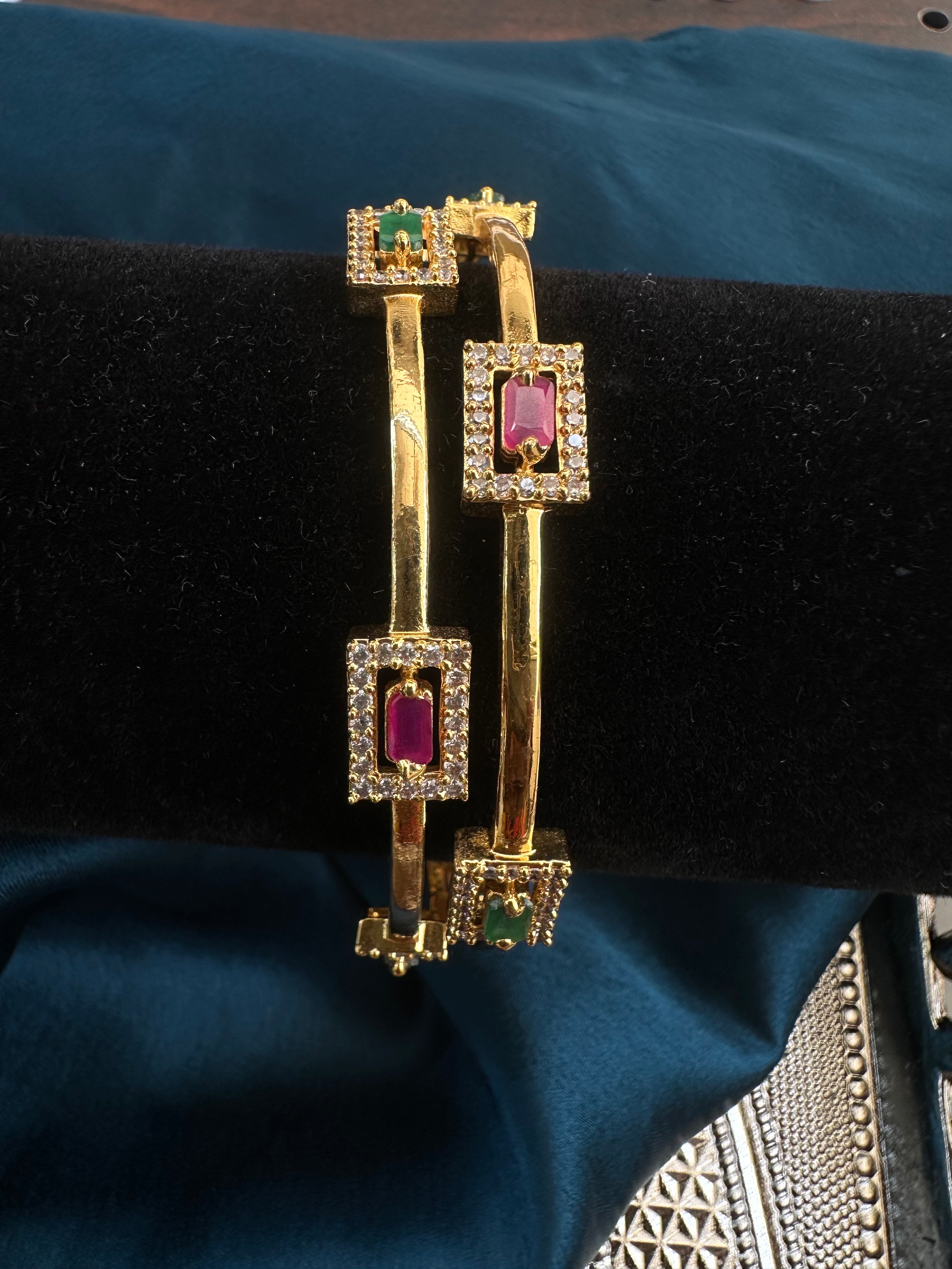 Green and Magenta gold imitation bangle